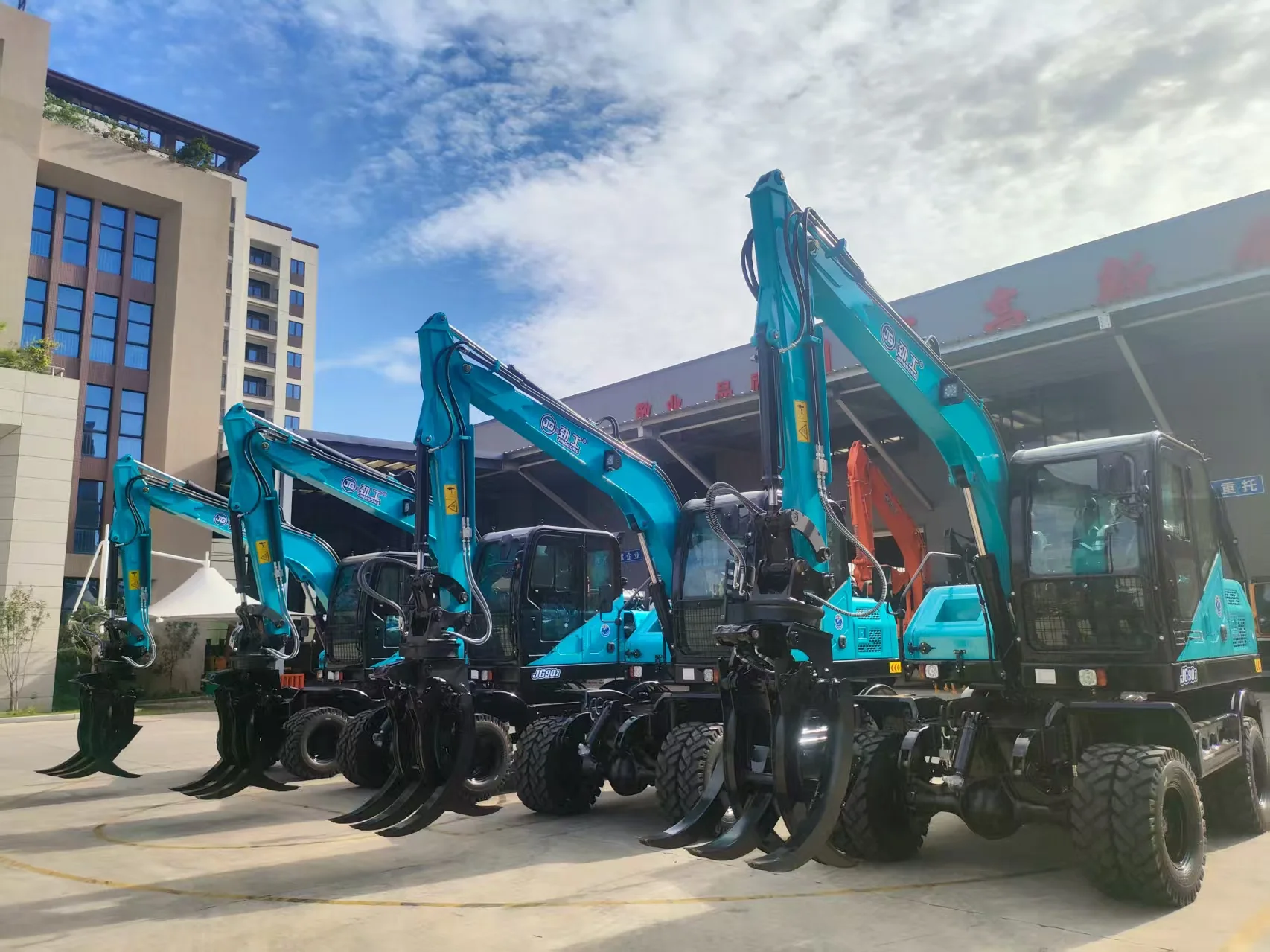 JG90Z wheeled material handler with grapple attachment